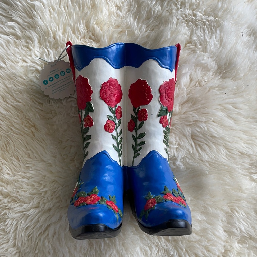 The Pioneer Woman Resin Boots